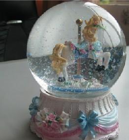 從樹脂工藝到個性禮品 探索煙灰缸、擺件與護膚品容器的藝術與商業